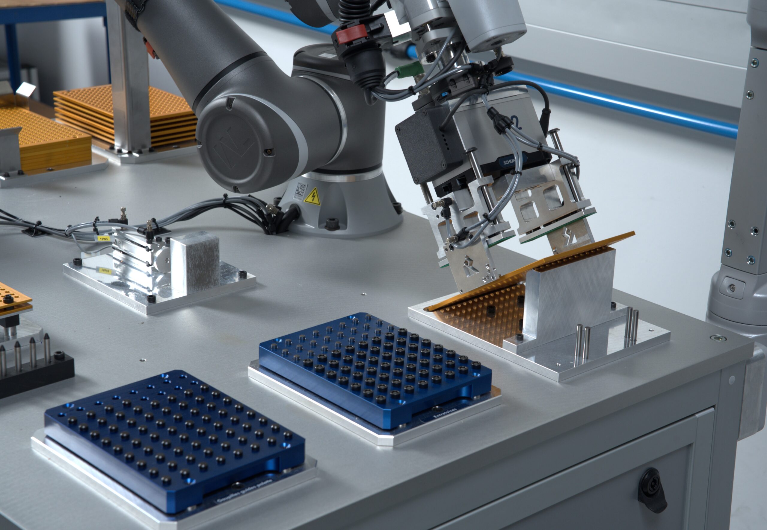 Kundenindividuelle Maschine mit Greifer für Kassettenhandling